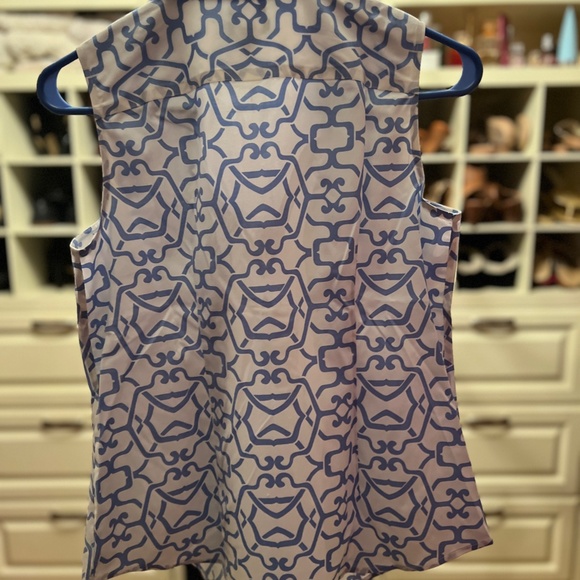 Talbots, Size 2P, blue and white sleeveless shirt - Picture 2 of 4